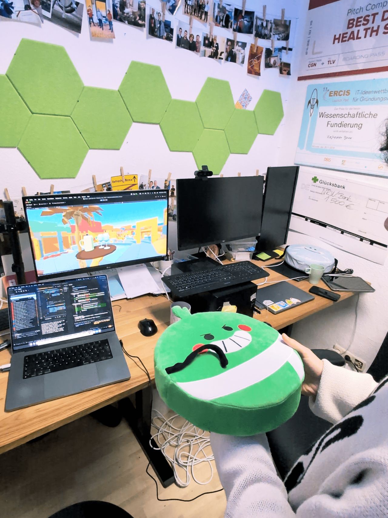 Bar Frenzy running on the monitor with a Cynteract Cushion in the foreground